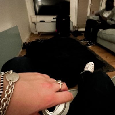 BroEditsUK's profile picture. interlinked