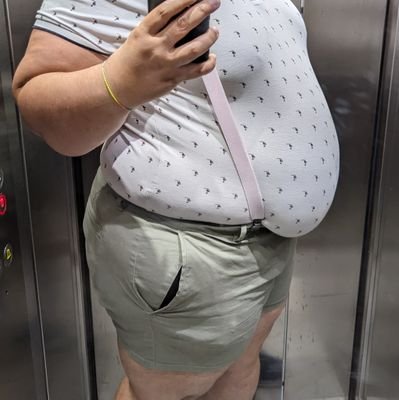 (@fatbeaverhausen.bsky.social somewhere else...)
Professional daddy.
Around 400lbs. Definitely got bigger since COVID.
Showing some skin.
18+ only.