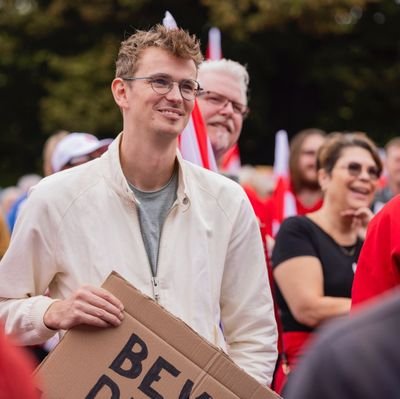 Socialist en gitarist | Liefde voor #zutphen #zeilen #kunst en @dijkdebbie | Woordvoerder @Woonbond