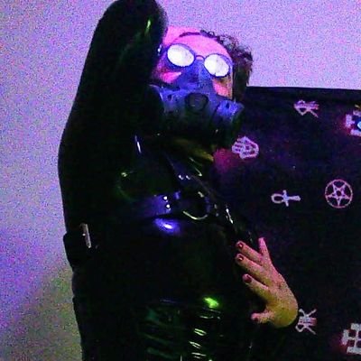 18+ | 24, He/They | Reading and Oxford based Queer kinkster and event Organiser | Verse, Switch, Latex, Rope, Bondage and Kink 🖤💜😊
QRKS: https://t.co/mhjVoTN89M