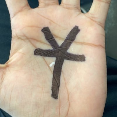 whereiseliii's profile picture. stuck in this flesh prison