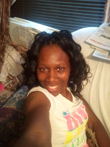 completeme2010's profile picture. Work got 3 beautiful kids love makin money and takin care of my kids