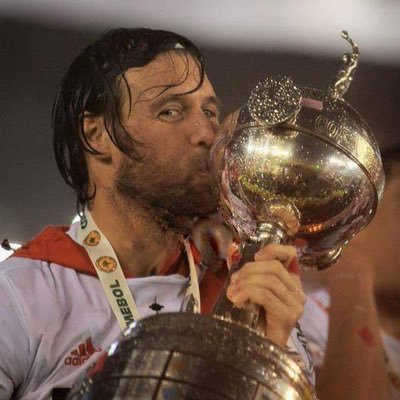 hincha del CARP y del maximo idolo del club Fernando Ezequiel Cavenaghi. julianista hasta la muerte.  🔪🐷