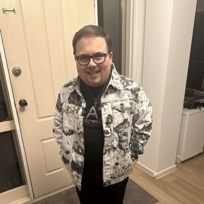my name is Brandon I’m 28 years old I’m wondering if any girls are interested in me and are single please add me on twitter or instagram or facebook