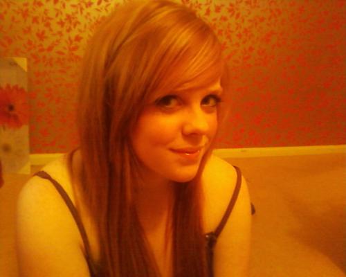 Yet another Christmas alone... anyone single? add me at http://go-url.in/3zJ