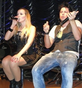 Só Deus sabe o quanto vocês significam para mim, amo muito vocês dupla perfeita. @ThaemeeThiago ♥  since: 18/12/11. dona: @quetalumavodka.