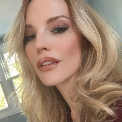 enchantedtrash's profile picture. 