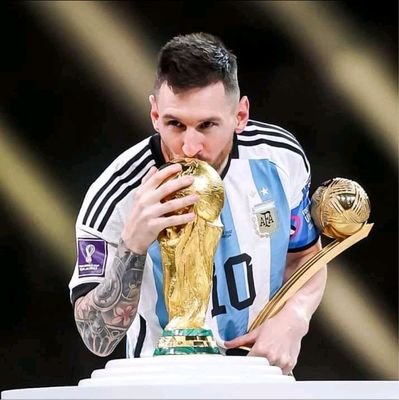 كره القدم تجعل الحياه تستحق العيش ⚽ مهتم بتفاصيلها وما يحدث فيها ومشجع لاعظم نادي في تاريخها