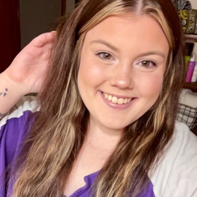 _savysmithhh's profile picture. she/her - ESU 🐝