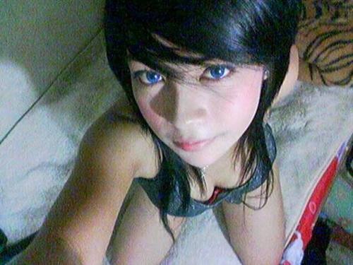 Not a girl, not yet a woman. I share interesting stories. Follow me back :)
@AutoFollowPeeps @sgwefollowback #singapore #TeamFollowBack #TeamAutoFollow