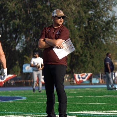 26 | Asst. Coach | Tight Ends Coach at The University of Wisconsin La Crosse #TheExperience 🦅🏈 @UWLEagleFB