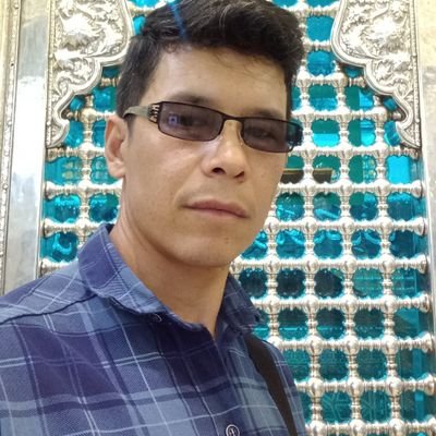 بی قیدم و از کار جهان فارغ مطلق
کس بامن و من هم به کسی کار ندارم
