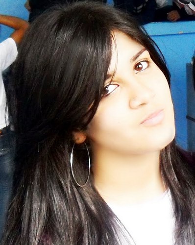 boom sou Ana Aline tenho 14 anos
gosto de tocar violao 
amo musica eu nao passo um diia sem escutar
nao namoro e é isso...''