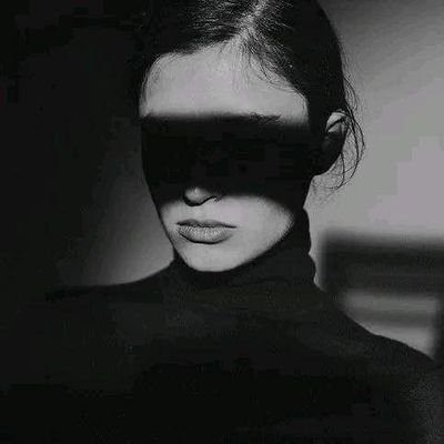 قـل لـلـذاهـبـيـن إن الـفـراق لـم يـعـد يـخـيـف أحـد 😔💭 فـگـلـنـآآ ذاهـبـون وإنـآآ لـلـه وإنآآ إلـيـه راجـعـون 🖤🕯️⚰️ ..