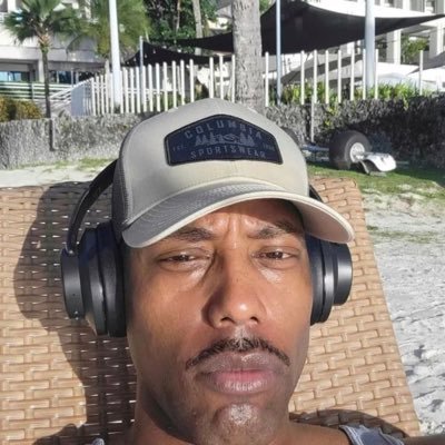 US Marine🇺🇸 Be groovy 🍷 Fly hard ✈️ , Land soft Let Love Led ❤️ Dad of 4🥰 Gym rat 🏋️♂️💪🏻 World Wide Traveler✈️ poetry 📚