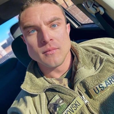 US ARMY 🇺🇸 Be groovy 🍷 Fly hard ✈️ , Land soft Let Love Led ❤️ Dad of 2 🥰 Gym rat 🏋️‍♂️💪🏻 World Wide Traveler✈️ love Poetry 💕