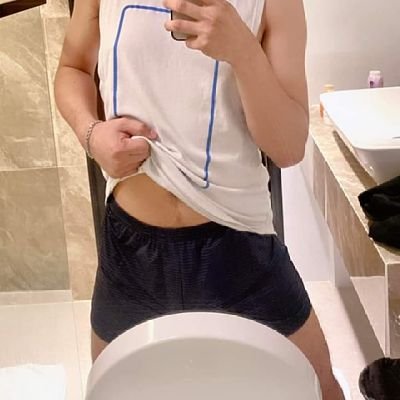 B_srisroi's profile picture. 