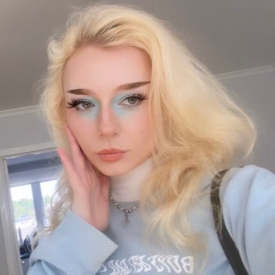 electrazxz's profile picture. an omnipresence in the wired