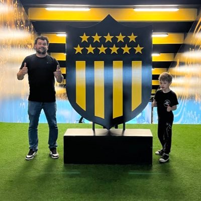 Ingeniero Civil,Padre de Amadeo y Clara e Hincha del glorioso Peñarol. Pro tesorero de Laureles F.C