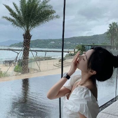 私は孤独な小さな女性で、深く交流できる彼氏を见つけたいと思っています。