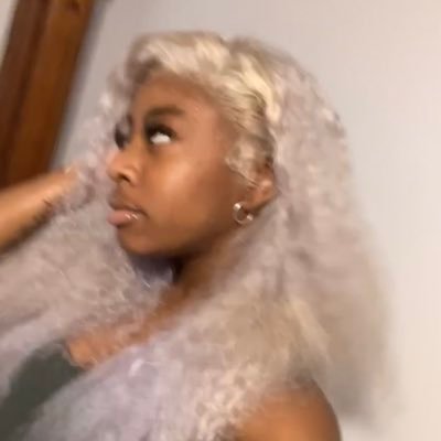 itsreallyrielle's profile picture. IG @karenlamarielle 🩶 idk I post everything on here I wouldn’t dare post on ig.