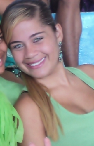 Não sou perfeita, nen dona da verdade,
mais sou dona de mim e das minhas proprias vontades!!!