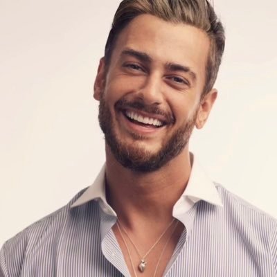 MissRit93470528's profile picture. من يستند على نفسه، لا يسقط أبدًا 🖤..
