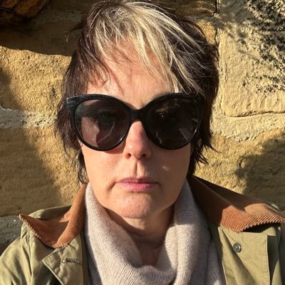 Rapid Transformational Therapist working with others to heal the past and unveil and achieve life’s amazing and unique purpose