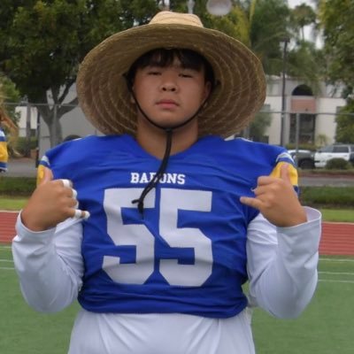 FVHS 🏈 |C/O: 25 |Center| 220lbs ;5”9 Email: Banhbaokingdo@gmail.com hudl: https://t.co/r40QtPd0g8