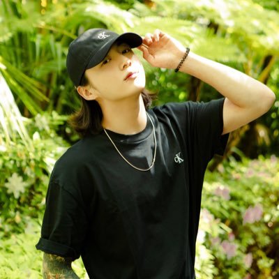 #AGUSTD : i don't care if these bitches don't like me 'cause, like, i'm pretty as fuck