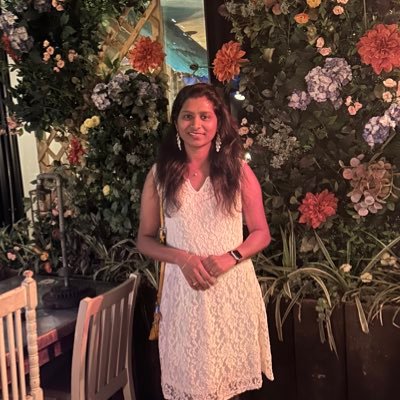 lovelylavz's profile picture. 