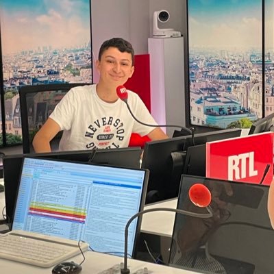 Futur journaliste qui espère (vivement) être sur @RTL_France ! 😍 Je m’informe partout (radio, TV, presse écrite) ! Entre la Normandie et la Bretagne !