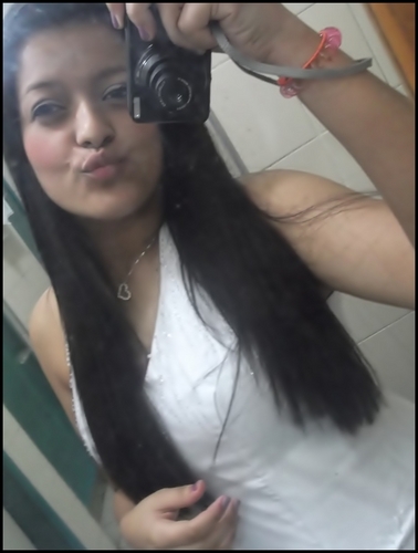 Feminina, 16 anos, apaixadona por @Njr92 e pelo @thiagoexalta, pagodeira, SANTISTA ♥, não tá nem aí pra nada, invejada.. mais protegida e blidada pro #Deus.