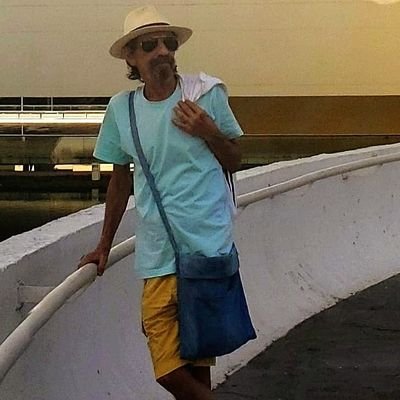Ambientalista Arquiteto Biólogo Educador Paisagista
 
          Minerador de Sonhos

Garimpeiro do Universo Eu Sou .!...