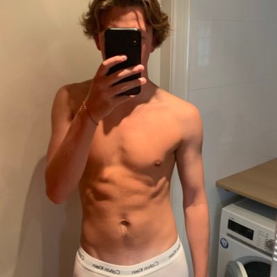 Dutch boy, I make lovely content just for you❤️ I’m vers but also a dom, got a big #bubblebutt and a nice #twink #cock🍆