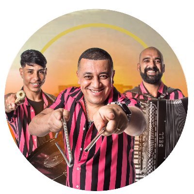 Banda de forró pé de serra atuante no circuito cultural brasileiro desde 2004. Formada por Eder Fernandes, Sandro Reis e Rodrigo Braga