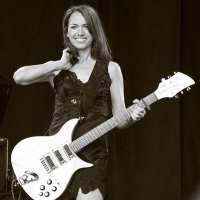 Founding member of The Bangles. I like to make things.Susanna Hoffs Official Private Account