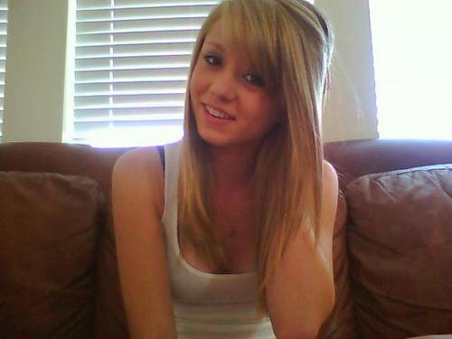 Aniiya0iop3's profile picture. Yet another Christmas alone... anyone single? add me at http://go-u‌r‌l.in/39s