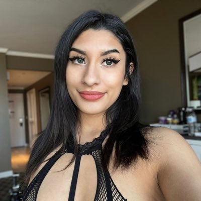 Medusabamks's profile picture. $3 vip of !👉https://t.co/Ec9dqiyEou✨️silly, intimate,& adventure 5th latina🤏i love to chat! ready for the best experience?