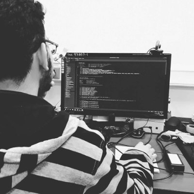 Ingeniero en Ciencias de la Computación, pero buena persona.
Haz lo que te gusta, ponlo al servicio de los demás, y el resto vendrá solo.