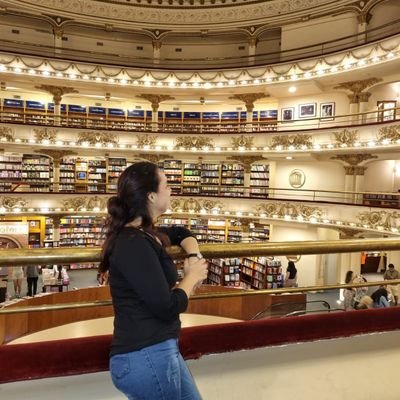 Soy solo una filóloga cubana. Lectora de Martí, Heredia y Casal 🇨🇺 Amante de la naturaleza!🍀