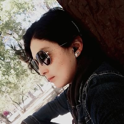 Química 🧪
Profesora👩🏻‍🔬
Melómana🎶
Defensora de la razón🧠
Geek, Emo, Otaku, Millennial atormentada🦇💜🍷