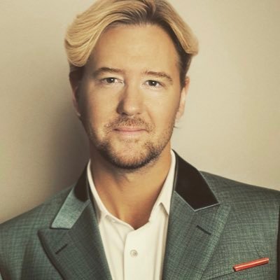 Photographer/Writer/multi-published author. Co-host of Badger Bizarre Podcast. https://t.co/G3Zh0JHHIK Preservationist of all that is Beautiful.