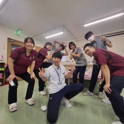 初めまして鈴木内科リハビリセンターのあみ&よしです。あみさんのプロフからご紹介。介護歴17年。👩趣味はフルート🪈ピアノ🎹オカリナを習っています。続きましてよしさんのプロフを紹介。介護歴15年。😃💉趣味は沢山ありますが主に釣り🎣や最近ハマっているゴルフ⛳️です。