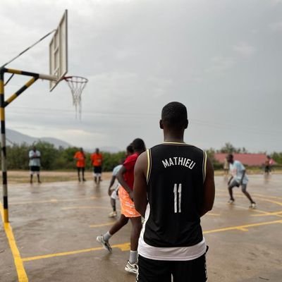 FAMILY RULES: always tell the truth laugh, dream Big.🏀⛹️🚴🏽
No one has ever become poor from giving
@kasesebasketballclub 
#RwenzoriCycling
#loveYours