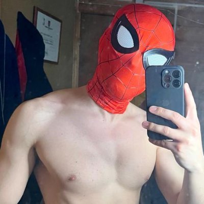 🇨🇱
Tu fiel y candente amigo hombre araña 🕷️❤. 
🔞+ / Creador de contenido DM 📩 / SOY NUEVO AQUÍ