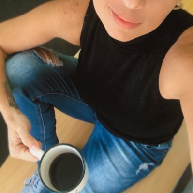 Me di cuenta de que los Beatles se equivocaron. El amor no es todo lo que necesitamos— es el café.