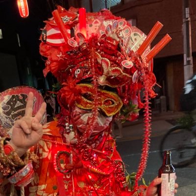 赫赫たる赤い人 東京うちなんちゅ会非公式ゆるキャラ 関東の沖縄イベントと盆踊りに現れる祭りの神 盆踊り界の破壊神(クラッシャー)略して盆クラ #電飾人間 #盆踊りの赤い人 #カチャーシーレッド #きじむなーにーにー など 好きに名前をつけて良いスタイルです