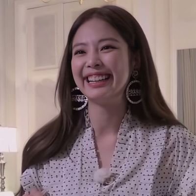 CH3RRYJE0N's profile picture. ✧･* jennie enthusiast ‧₊˚✧