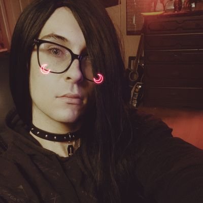 18+NSFW🔞Goth 🕸️☠️ Model 👠 Spicy 🫦 Fluid/Gender Evil😈also a gamer and an RPG nerd 🤓